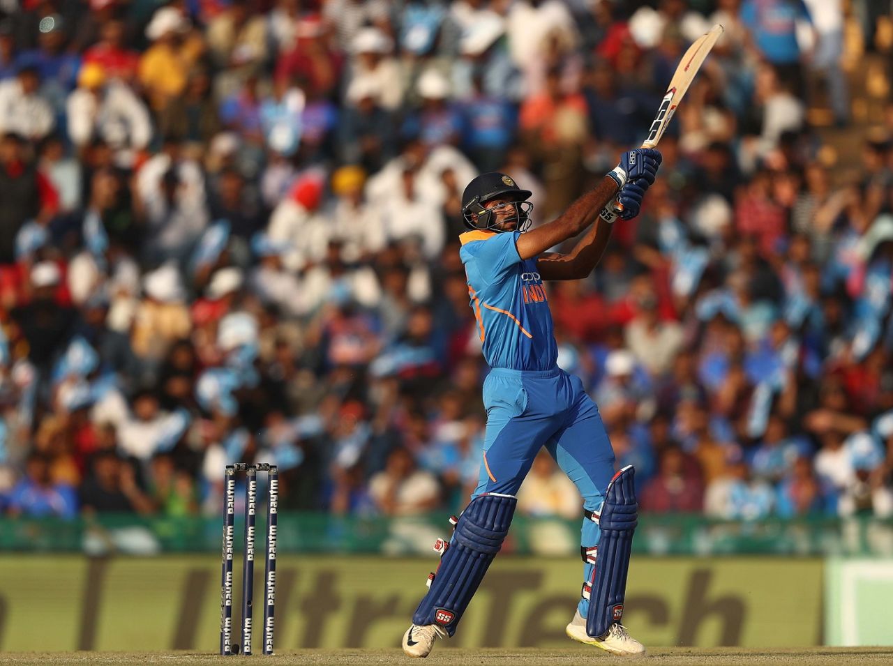 Vijay Shankar slaps a short ball down the ground, India v Australia, 4th ODI, Mohali, March 10, 2019