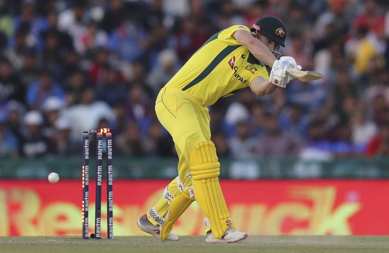 Shaun Marsh is clean bowled by a full ball, India v Australia, 4th ODI, Mohali, March 10, 2019