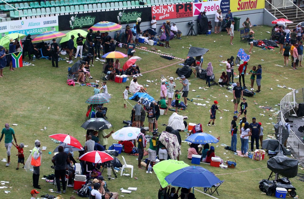 Spectators at Kingsmead take cover from the rain, South Africa v Sri Lanka, 4th ODI, Durban, March 10, 2019