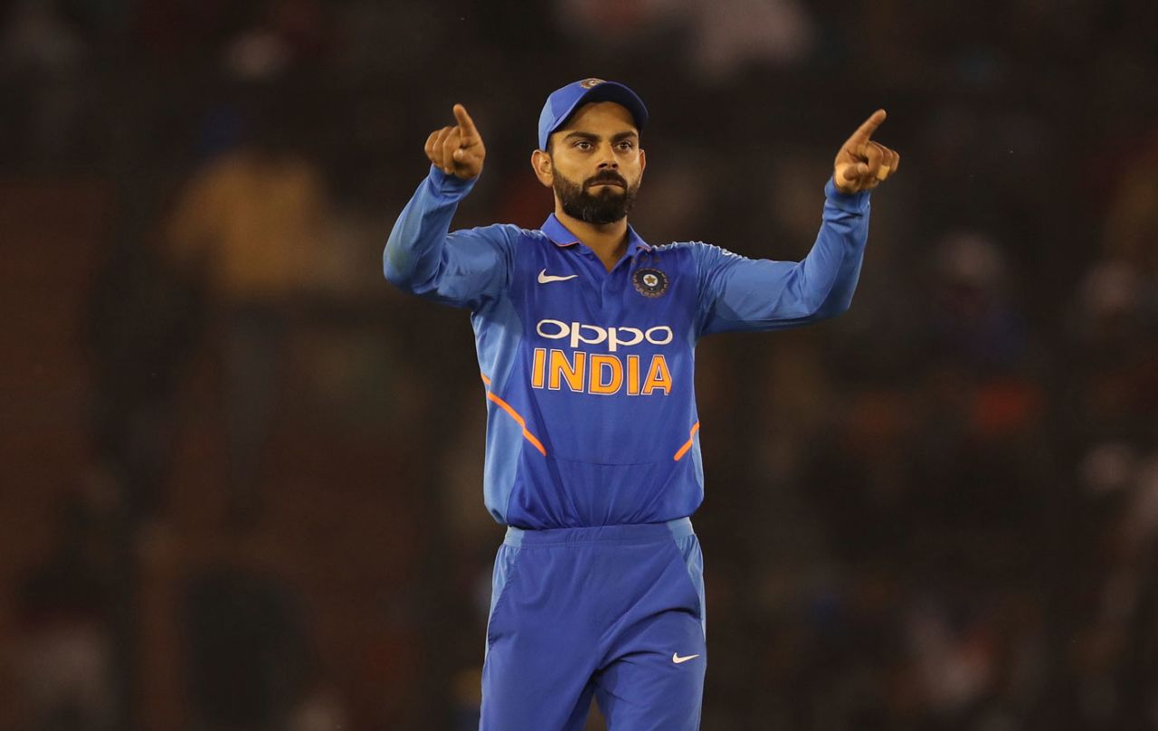 Virat Kohli makes adjustments to the field placements, India v Australia, 4th ODI, Mohali, March 10, 2019