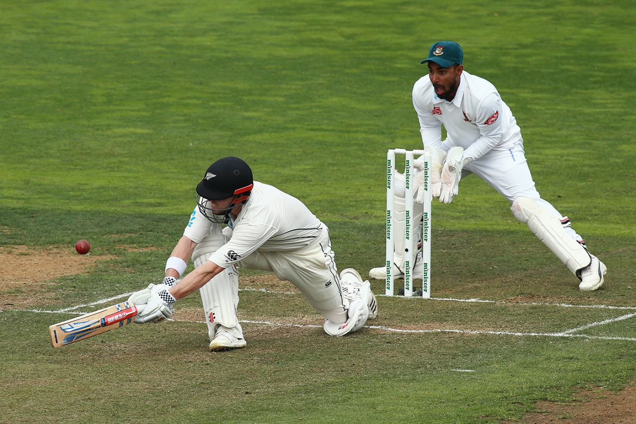 Henry Nicholls stretches out to sweep, New Zealand v Bangladesh, 2nd Test, Wellington, 4th day, March 11, 2019