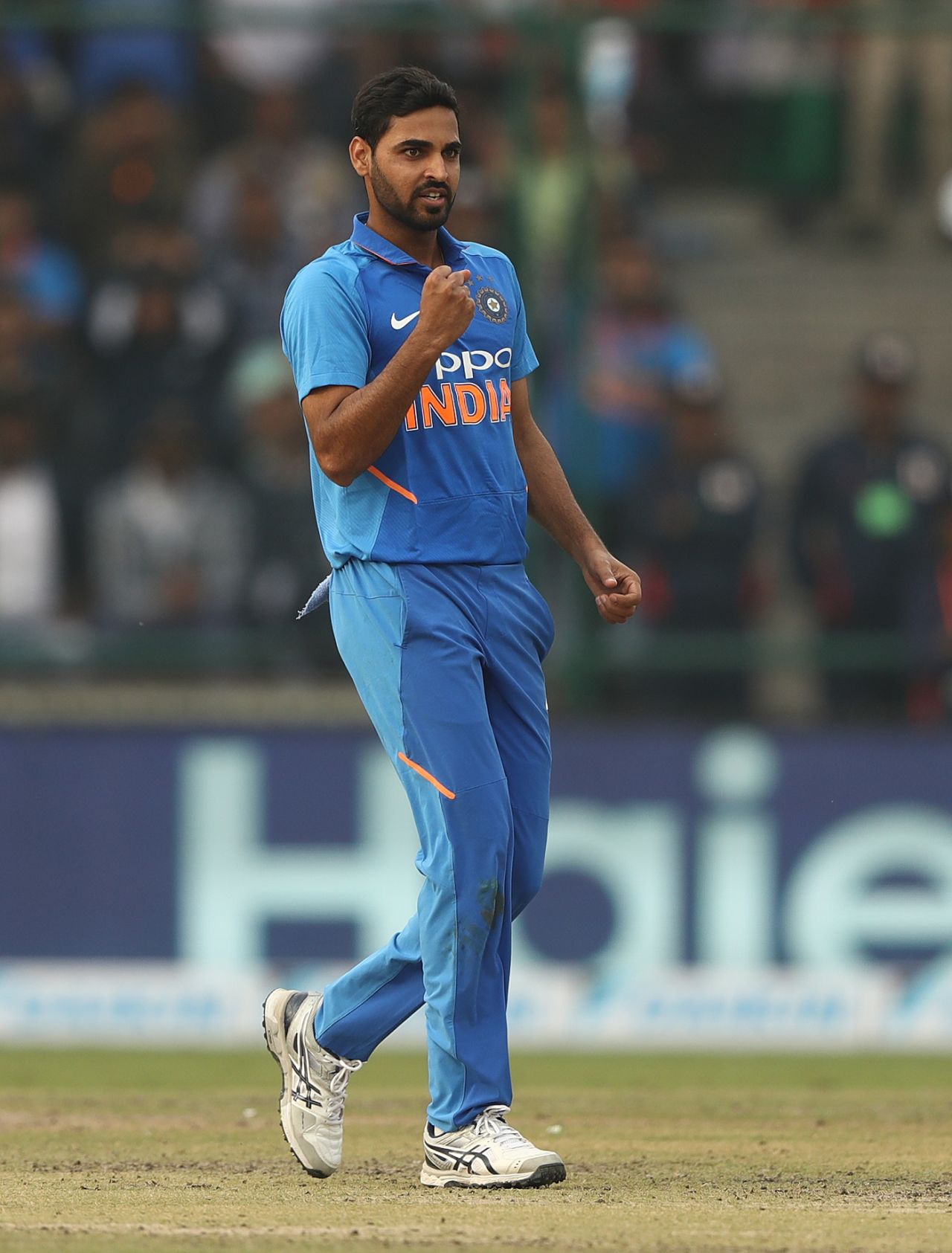 Bhuvneshwar Kumar does well with the old ball too, India v Australia, 5th ODI, New Delhi, March 14, 2019