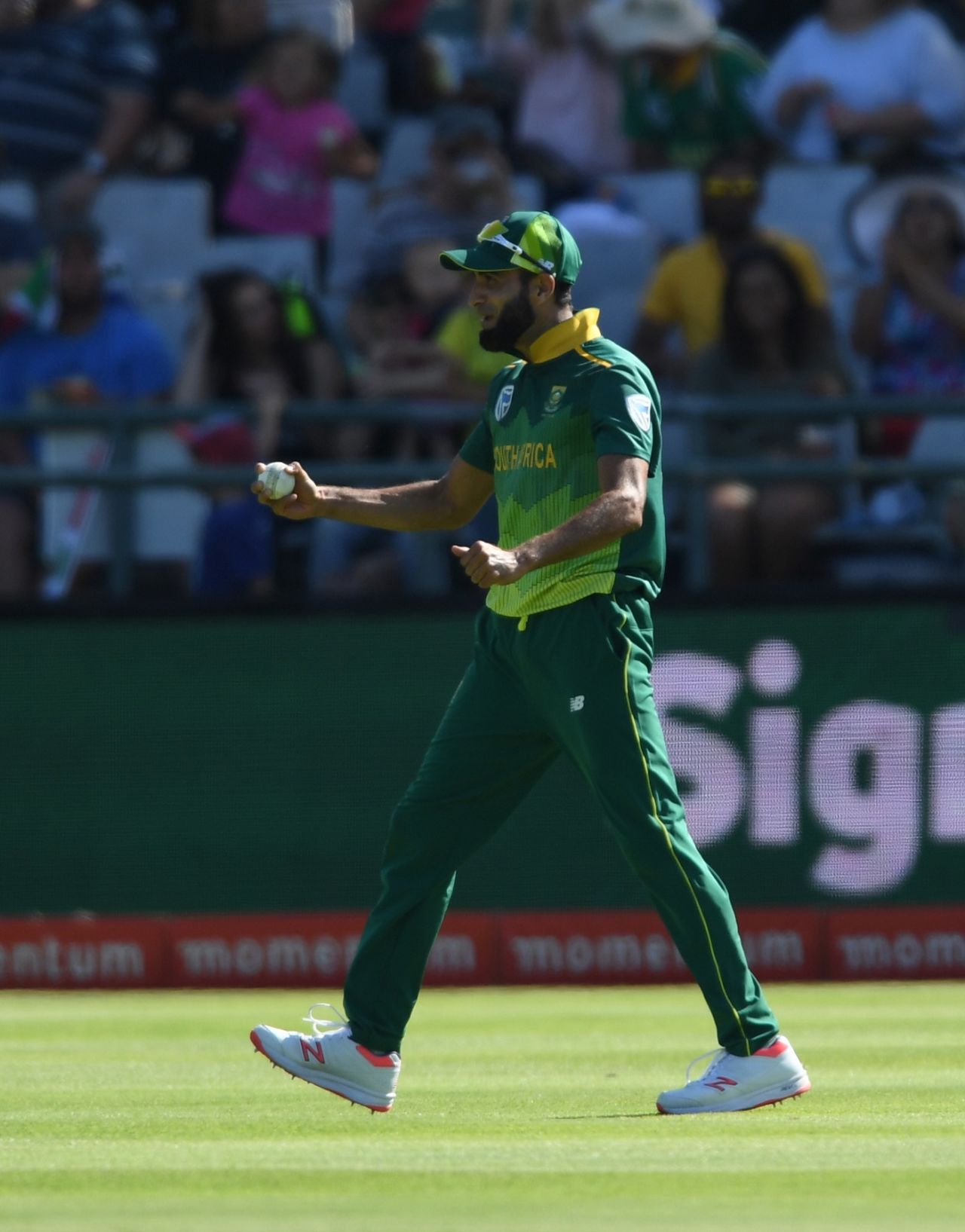Imran Tahir is pumped after taking a good catch, South Africa v Sri Lanka, 5th ODI, Cape Town, March 16, 2019