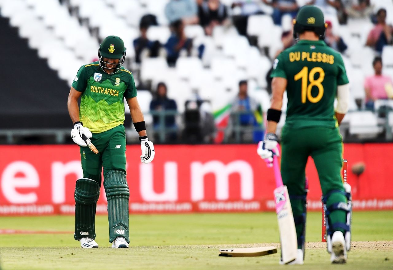 Aiden Markram smiles wryly while looking at his bat, which broke while playing a shot, South Africa v Sri Lanka, 5th ODI, Cape Town, March 16, 2019