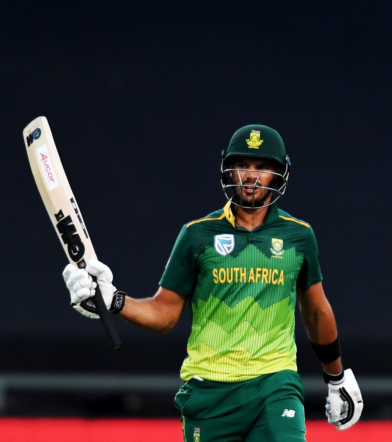 Aiden Markram raises his bat to acknowledge the applause, South Africa v Sri Lanka, 5th ODI, Cape Town, March 16, 2019
