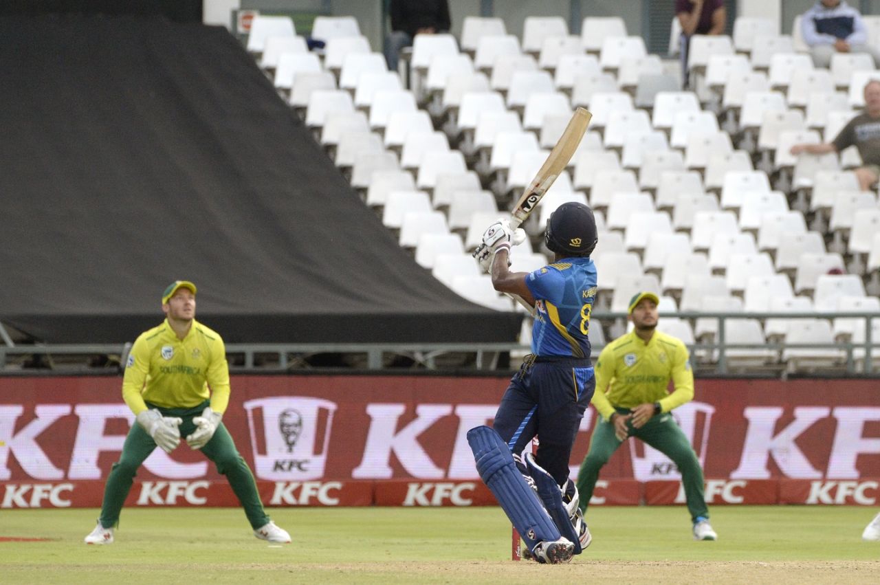 Kamindu Mendis top-edges a six over wicketkeeper David Miller, South Africa v Sri Lanka, 1st T20I, Cape Town, March 19, 2019