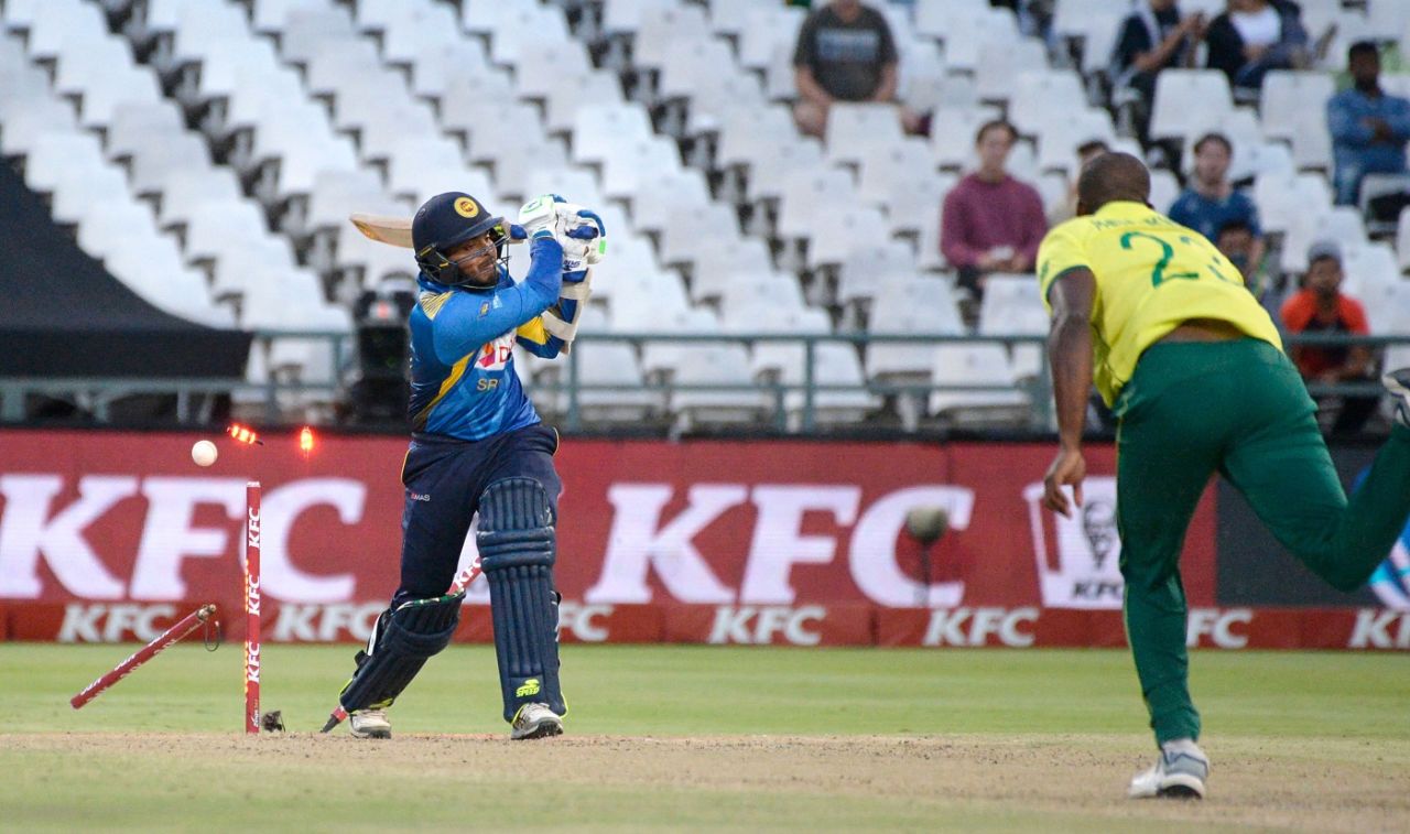 Andile Phehlukwayo bowls Angelo Perera, South Africa v Sri Lanka, 1st T20I, Cape Town, March 19, 2019