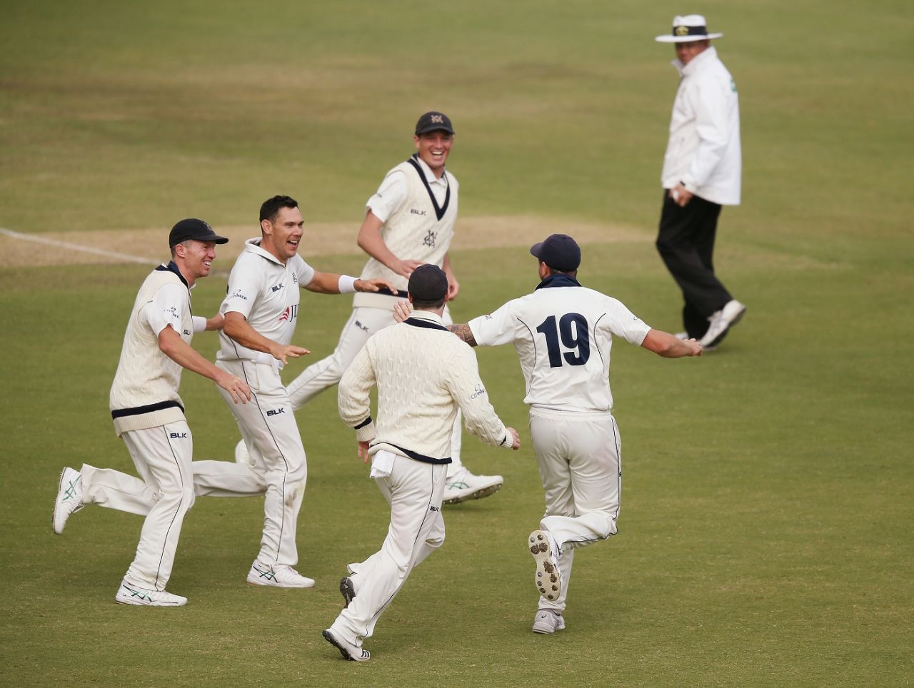 Scott Boland and team-mates celebrate the fall of the last wicket, Victoria v NSW, Sheffield Shield 2018-19, final, 4th day, Melbourne, March 31, 2019