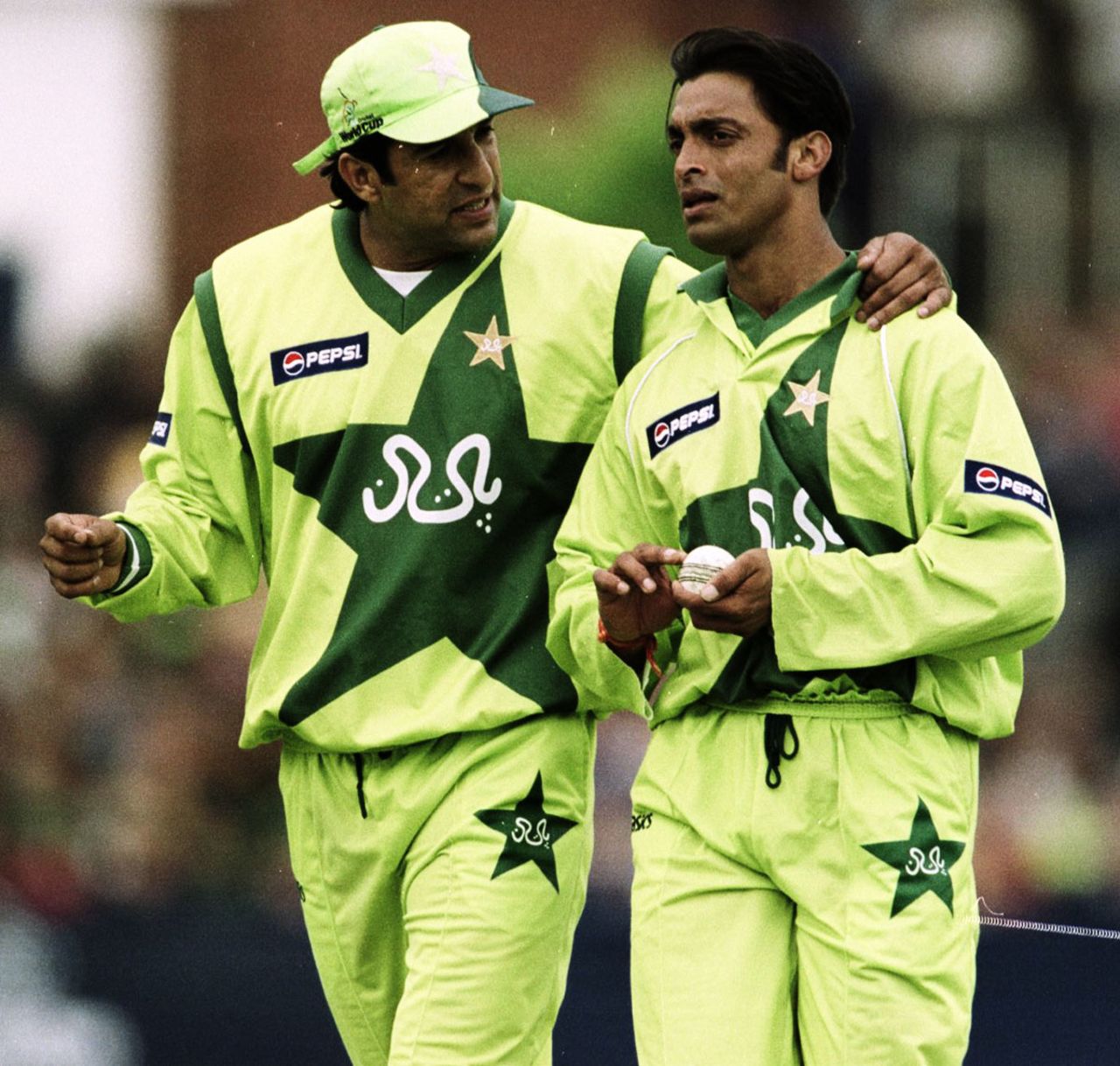 Wasim Akram talks to Shoaib Akhtar, Australia v Pakistan, World Cup, May 23, 1999