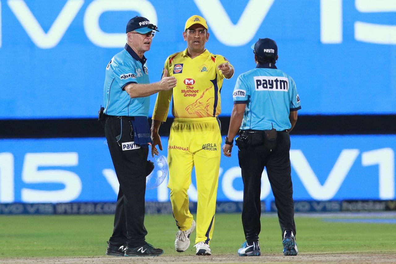MS Dhoni is clearly displeased with umpire Ulhas Gandhe, Rajasthan Royals v Chennai Super Kings, IPL 2019, Jaipur April 11, 2019 
