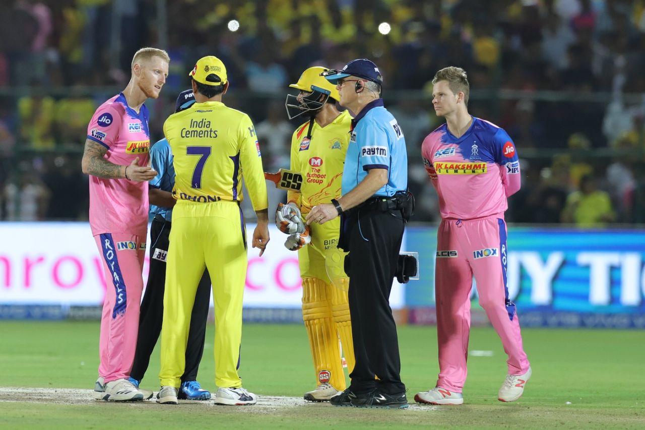 MS Dhoni out in the middle after the no-ball-that-wasn't, Rajasthan Royals v Chennai Super Kings, IPL 2019, Jaipur April 11, 2019