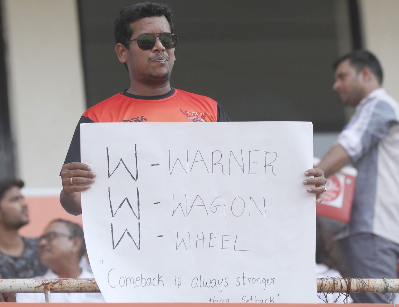 A Sunrisers Hyderabad fan has a message for David Warner, Sunrisers Hyderabad v Kolkata Knight Riders, IPL 2019, Hyderabad, April 21, 2019