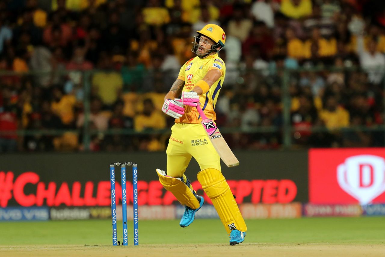 Faf du Plessis takes evasive action, Royal Challengers Bangalore v Chennai Super Kings, IPL 2019, Bengaluru, April 21, 2019