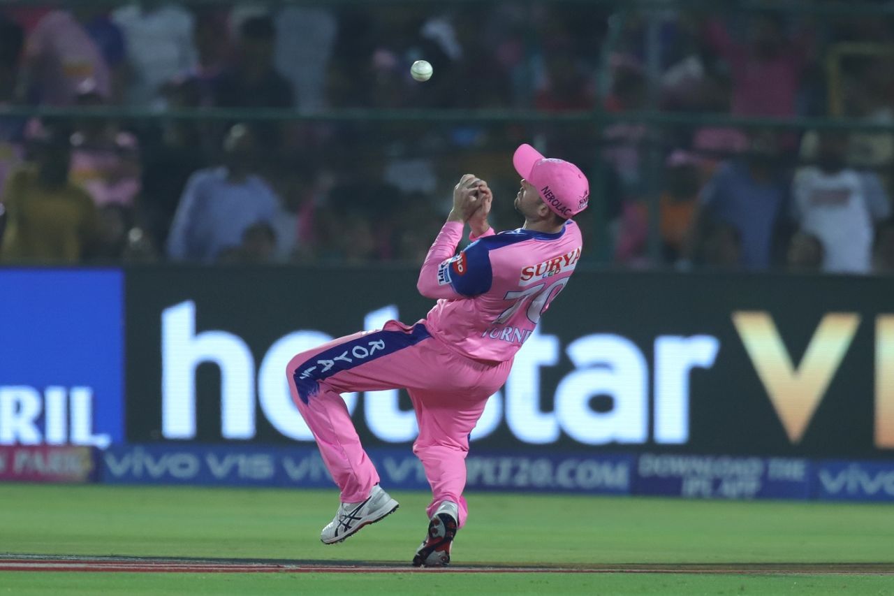 Ashton Turner fails to hold on to a skier, Rajasthan Royals v Delhi Capitals, IPL 2019, Jaipur, April 22, 2019
