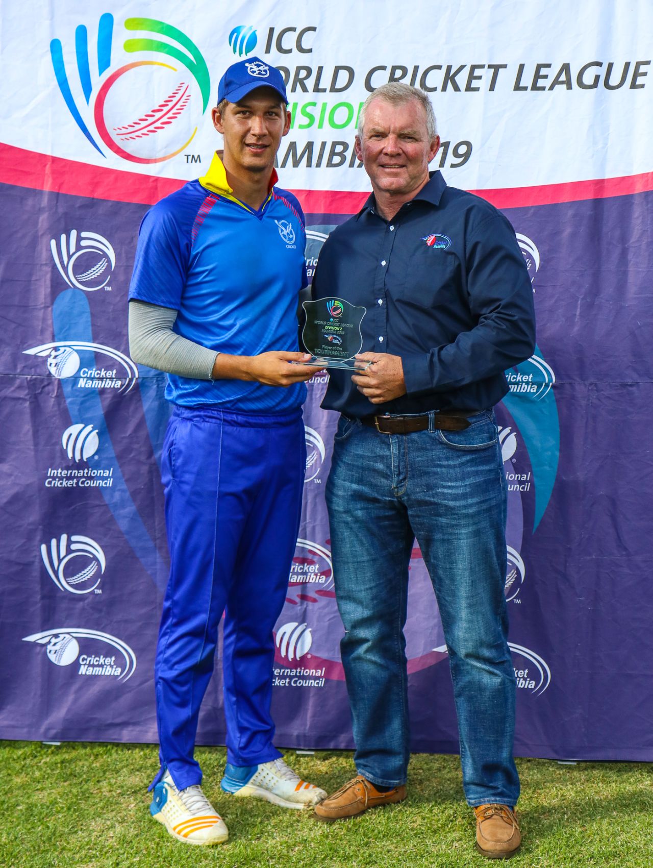 Namibia allrounder JJ Smit receives the Player of the Tournament award from former ICC board Associate representative Francois Erasmus, Namibia v Oman, WCL Division Two, Final, Windhoek, April 27, 2019
