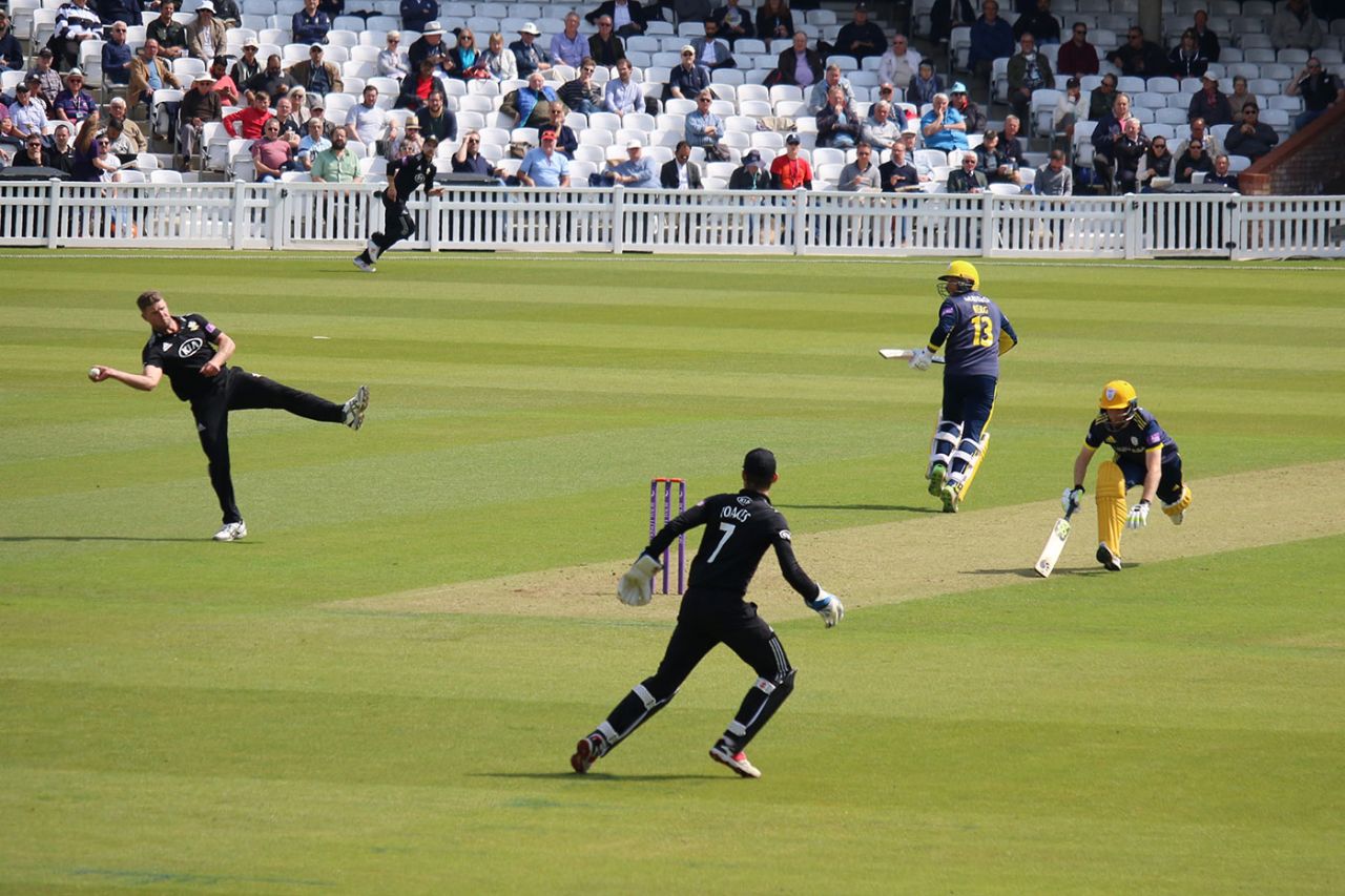 Stuart Meaker shies as Liam Dawson dives for his crease, Surrey v Hampshire, The Oval, April 30, 2019