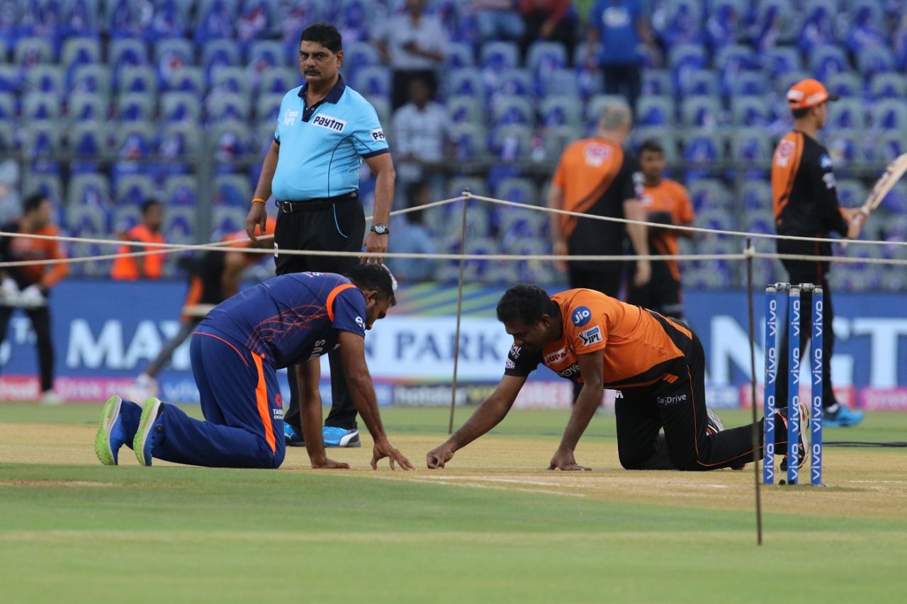 Mahela Jayawardene and Muttiah Muralitharan inspect the pitch, Mumbai Indians v Sunrisers Hyderabad, IPL 2019, Mumbai, May 2, 2019