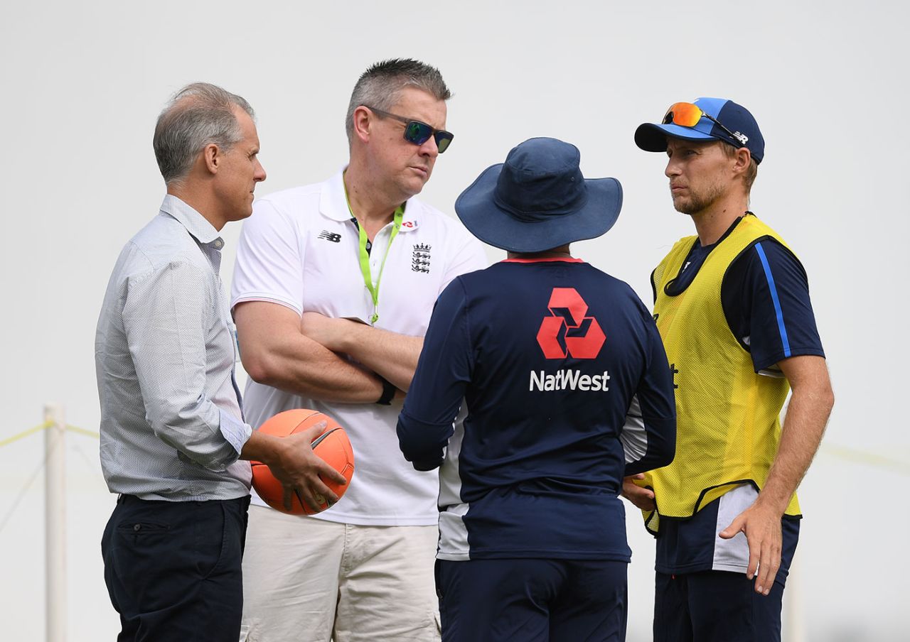 Ashley Giles discusses selection matters with England's Test captain, coach and selector, Antigua, January 29, 2019
