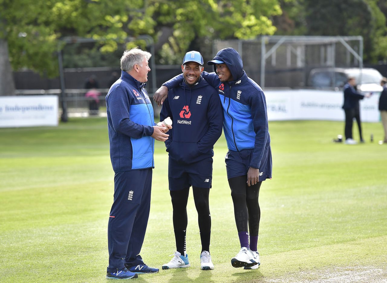 Chris Silverwood, Chris Jordan and Jofra Archer huddle in the cold, Ireland v England, only ODI, May 3, 2019