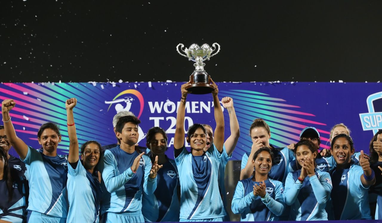 Supernovas lift the 2019 Women's T20 Challenge trophy, Supernovas v Velocity, Women's T20 Challenge, Jaipur, May 11, 2019