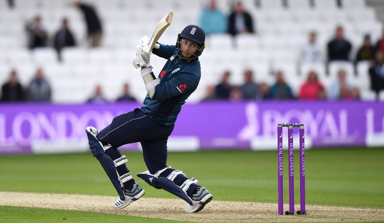 Tom Curran hits a boundary, England v Pakistan, 5th ODI, Headingley, May 19, 2019