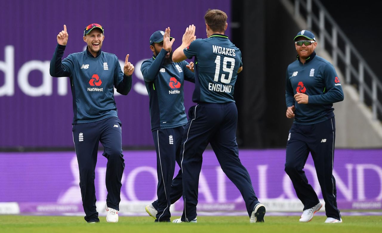 Chris Woakes celebrates with Joe Root after dismissing Fakhar Zaman, England v Pakistan, 5th ODI, Headingley, May 19, 2019
