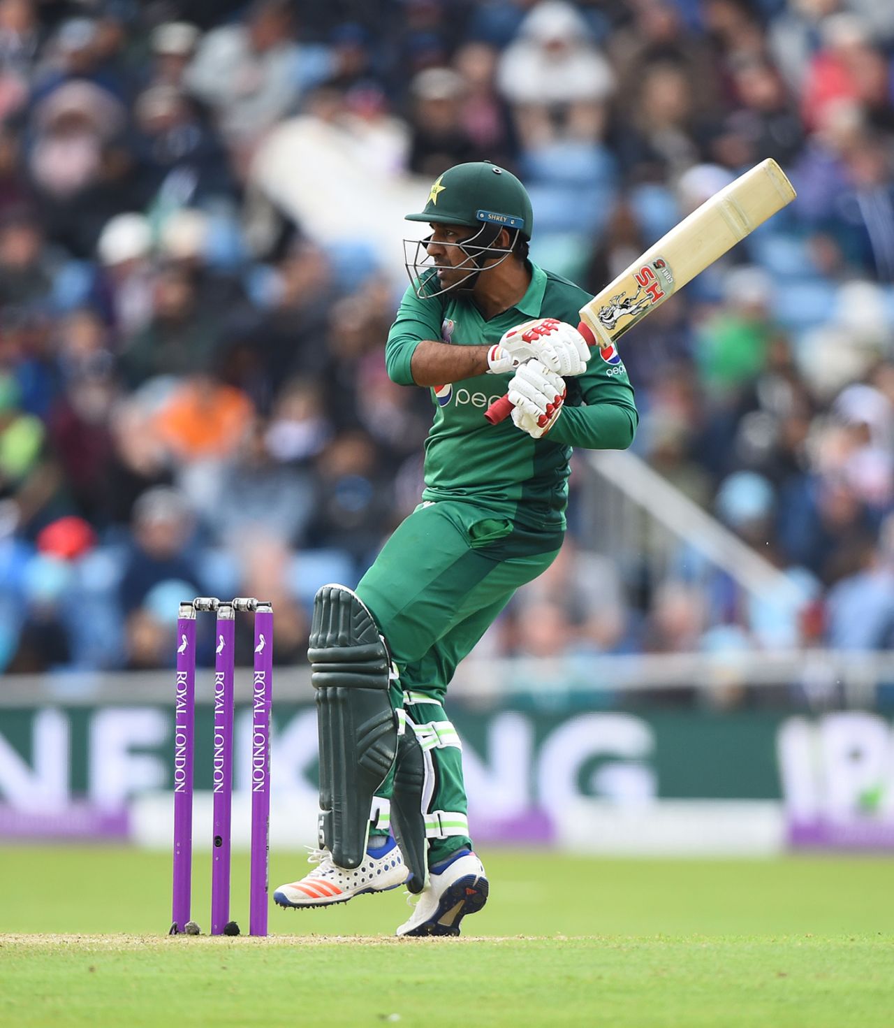Sarfaraz Ahmed swivels to pull, England v Pakistan, 5th ODI, Headingley, May 19, 2019
