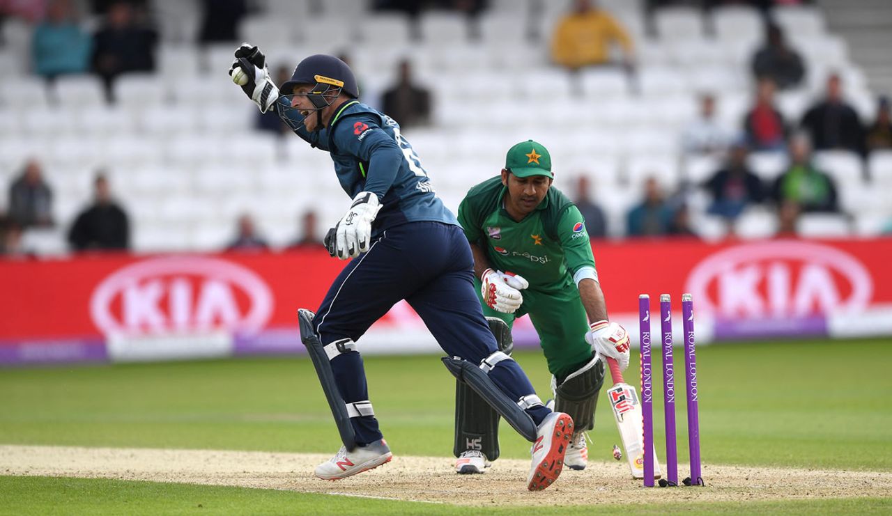 Jos Buttler runs out Pakistan captain Sarfaraz Ahmed after some fancy footwork, England v Pakistan, 5th ODI, Headingley, May 19, 2019