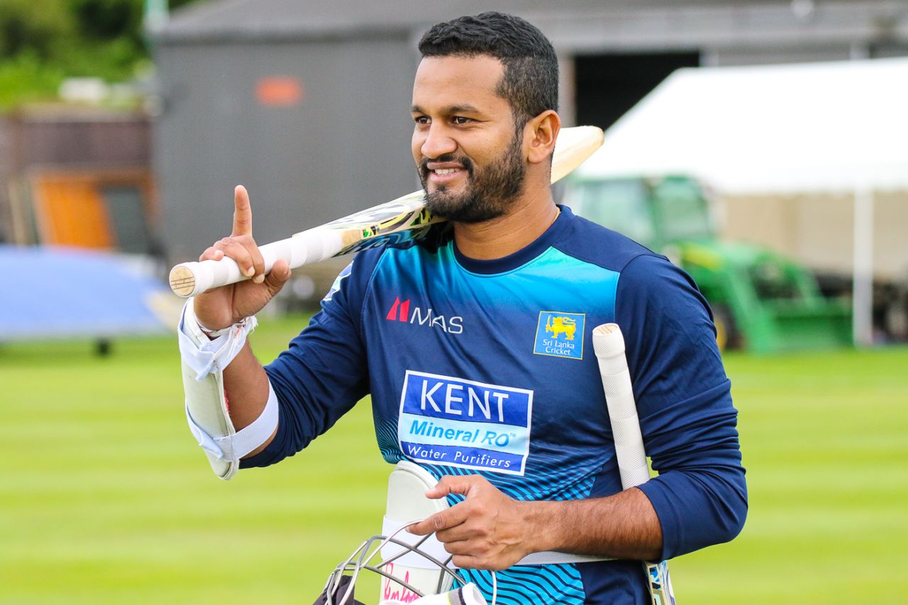 Dimuth Karunaratne shares a light moment ahead of his ODI captaincy debut, Edinburgh, May 20, 2019