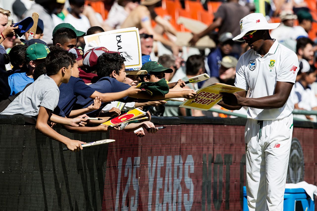Kagiso Rabada signs autographs for kids, South Africa v Australia, 3rd Test, Cape Town, 2nd day, March 23, 2018