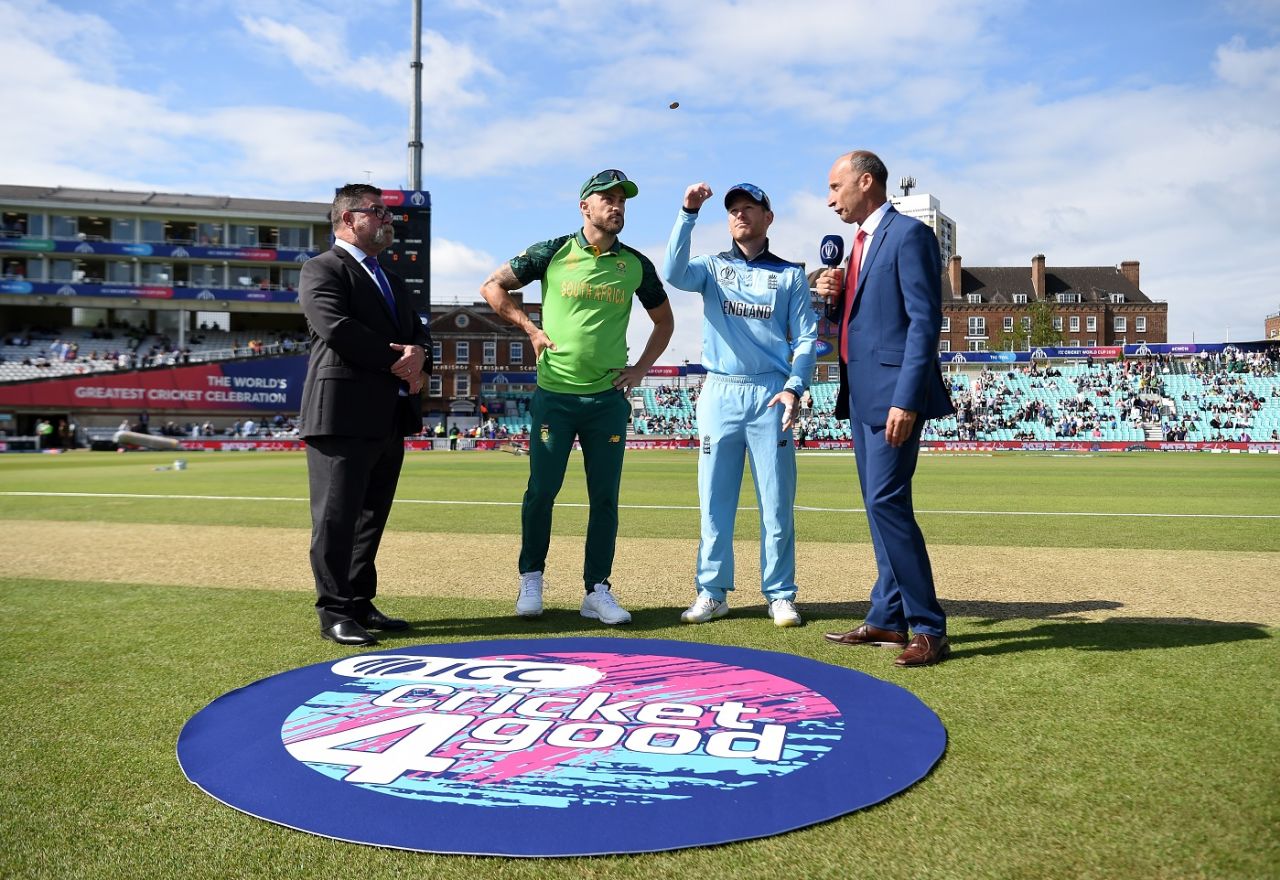 Eoin Morgan and Faf du Plessis at the toss ahead of the World Cup opener, England v South Africa, World Cup 2019, The Oval, May 30, 2019