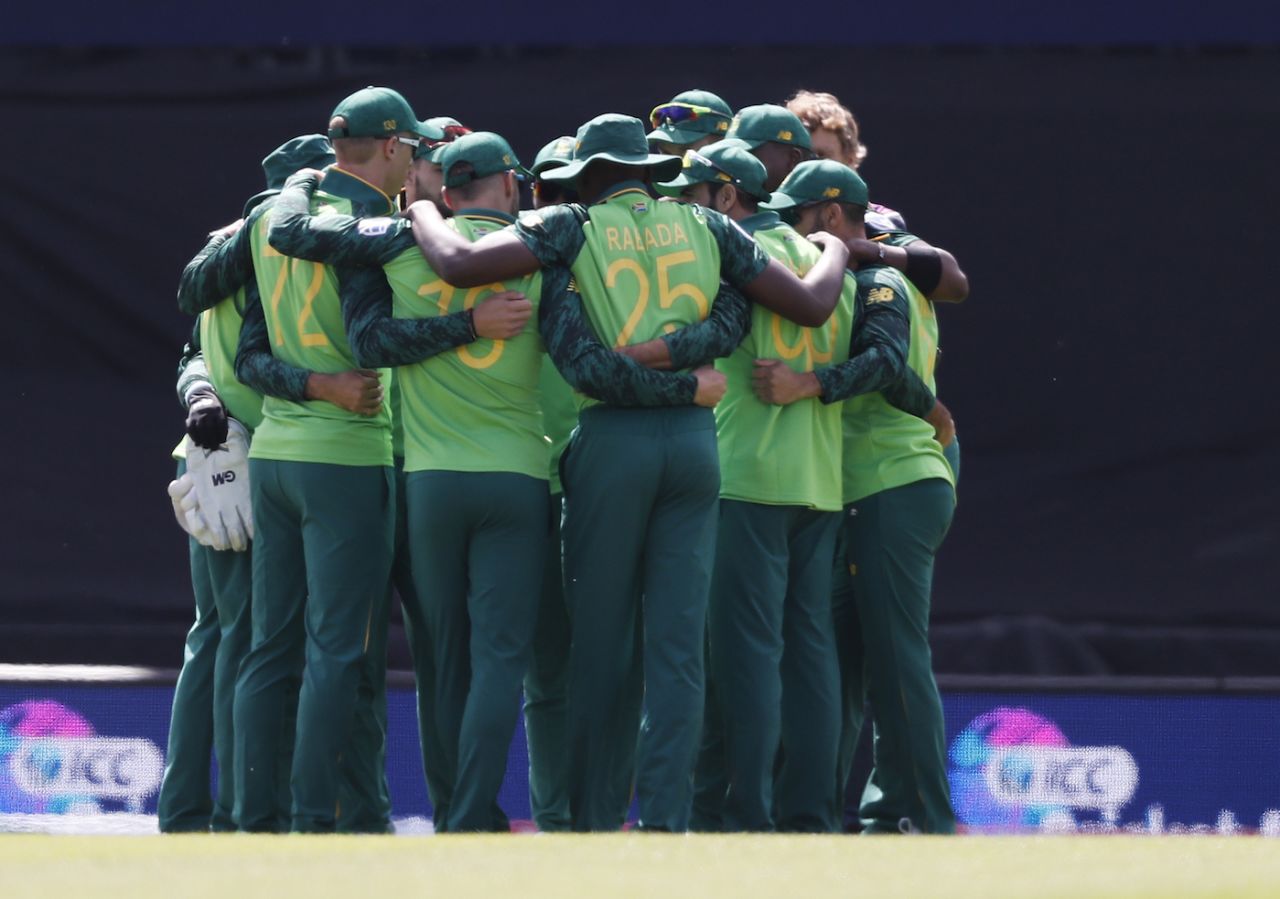 The South Africa players form a huddle before play, England v South Africa, World Cup 2019, The Oval, May 30, 2019