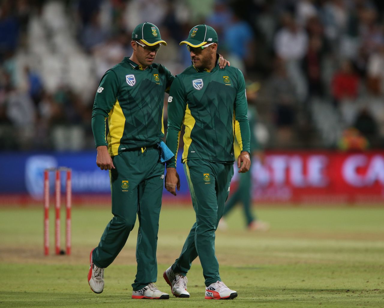 Faf du Plessis and AB de Villiers chat, South Africa v Sri Lanka, 4th ODI, Cape Town, February 7, 2017
