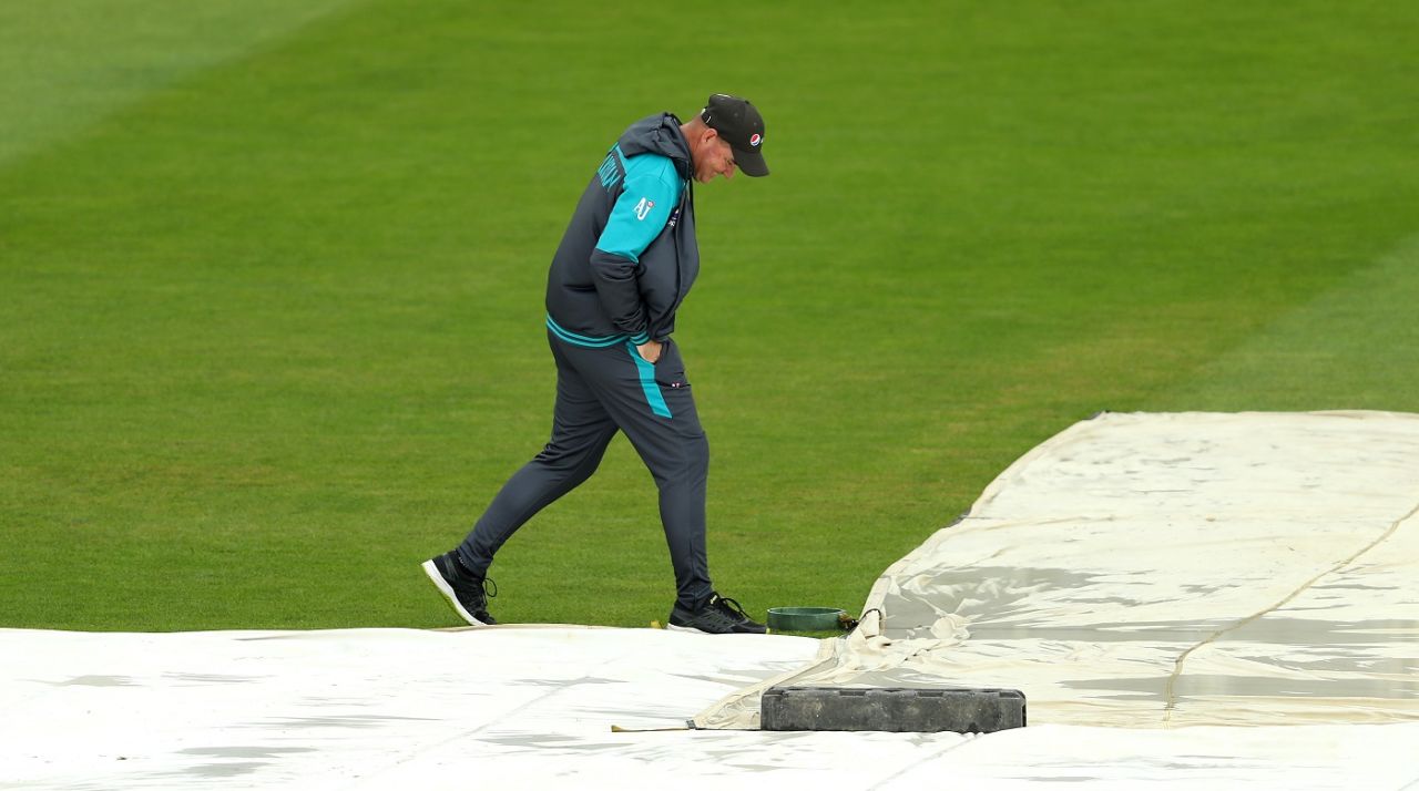 Mickey Arthur takes a stroll, Pakistan v Sri Lanka, World Cup 2019, Bristol, June 7, 2019