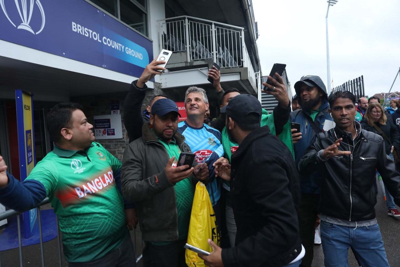 With rain preventing play, Bangladesh fans mobbed coach Steve Rhodes, Bangladesh v Sri Lanka, World Cup 2019, Bristol, June 11, 2019