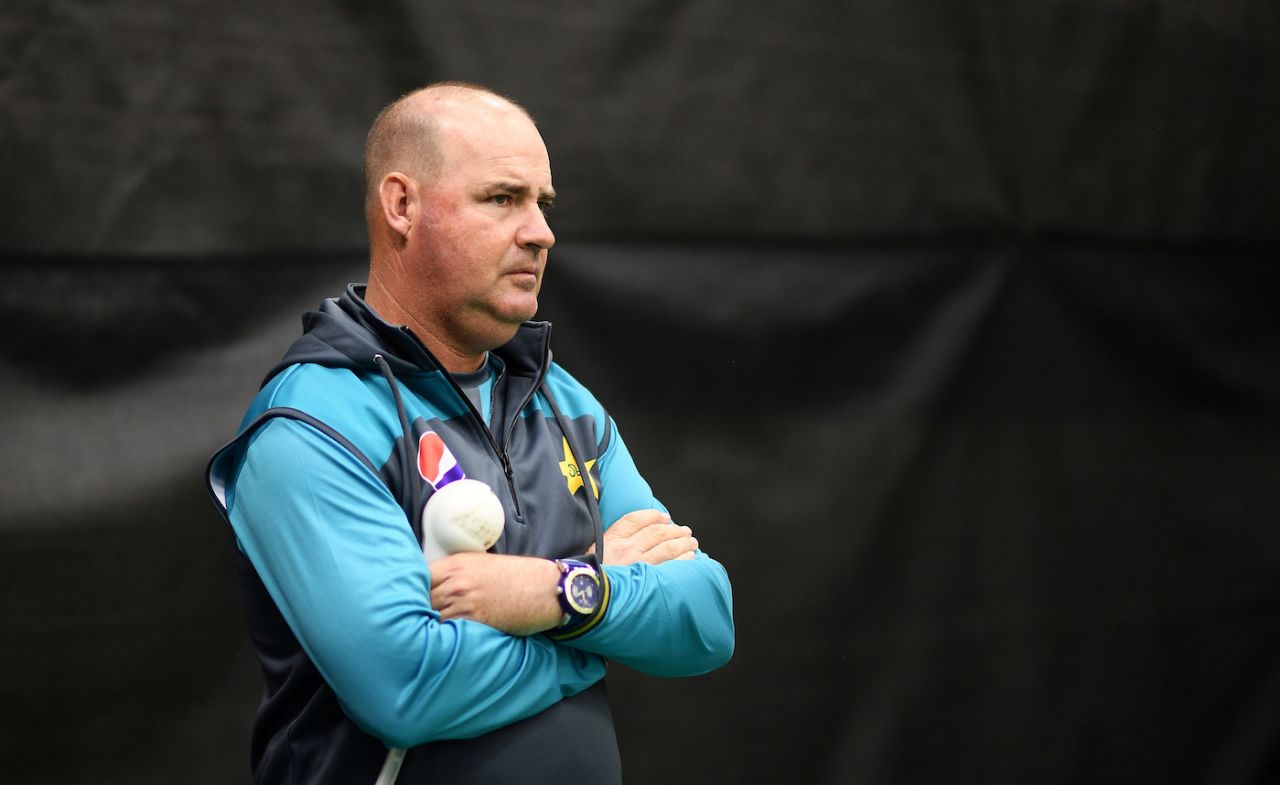 Mickey Arthur keeps an eye on Pakistan's net session, World Cup 2019, Taunton, June 11, 2019
