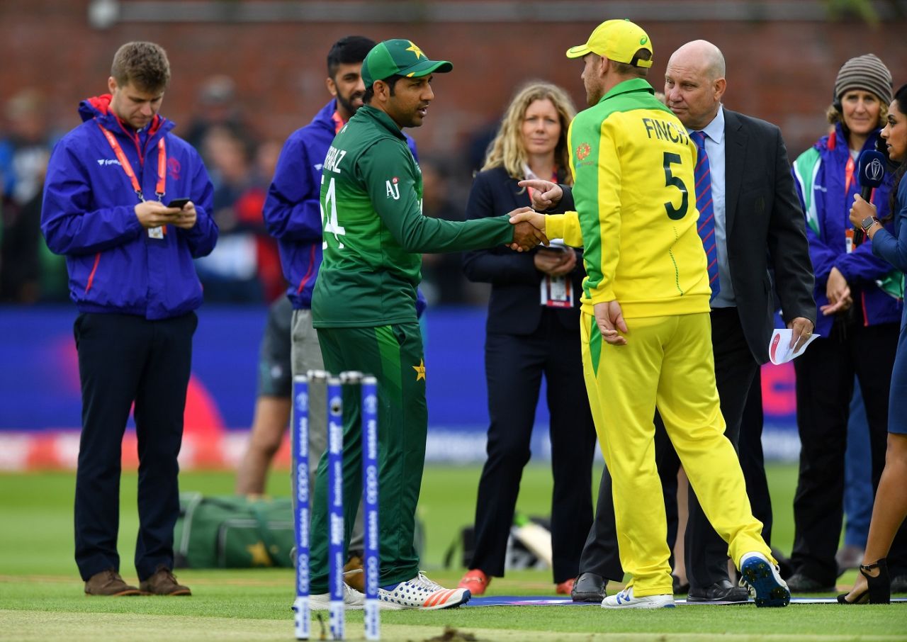 Sarfaraz Ahmed and Aaron Finch shake hands after the former won the toss, Australia v Pakistan, World Cup 2019, Taunton, June 12, 2019