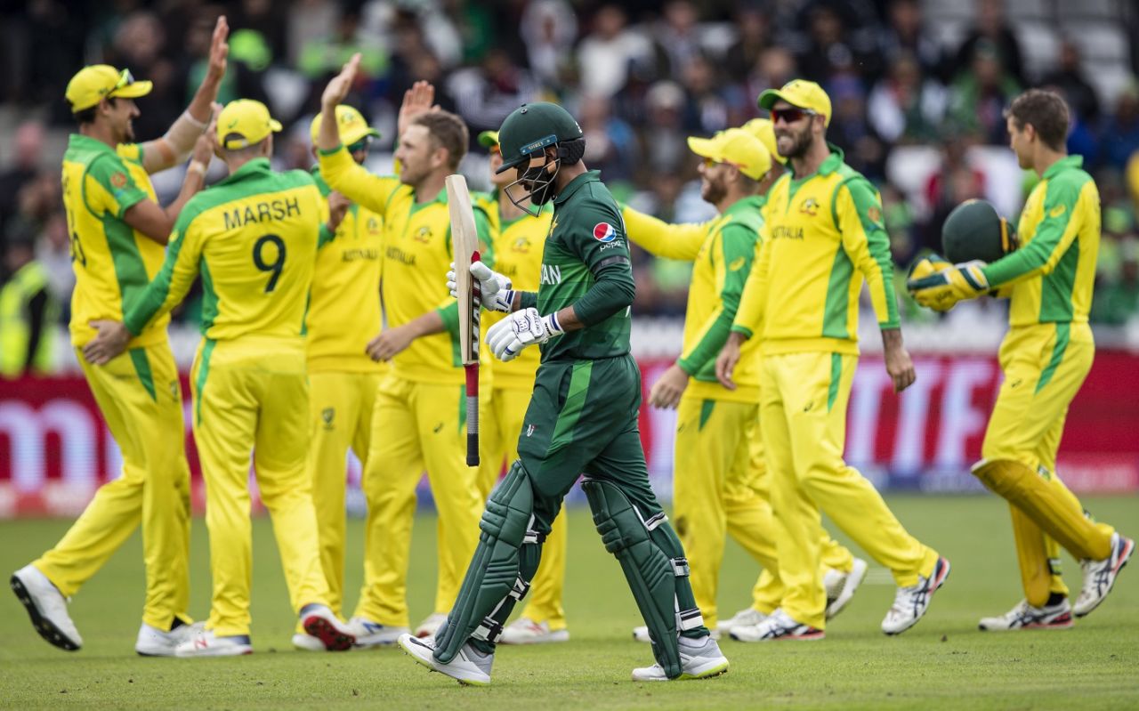 Mohammad Hafeez walks back, Australia v Pakistan, World Cup 2019, Taunton, June 12, 2019