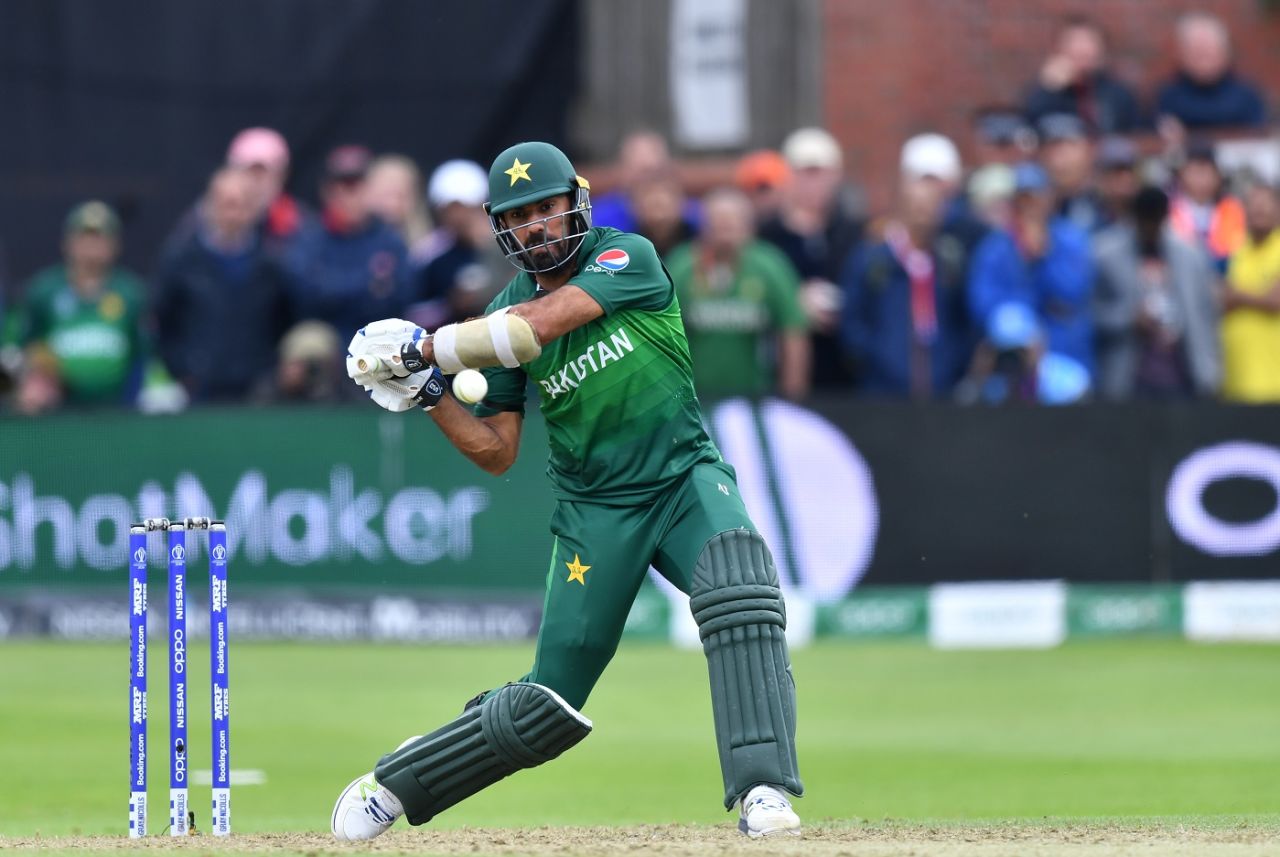 Wahab Riaz goes for a big one, Australia v Pakistan, World Cup 2019, Taunton, June 12, 2019