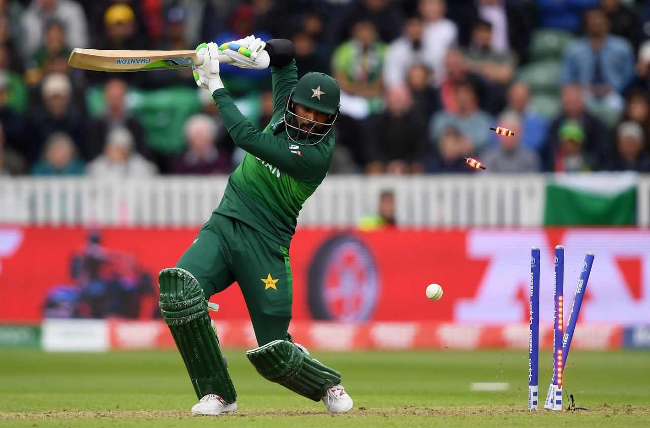 Mohammad Amir is bowled, Australia v Pakistan, World Cup 2019, Taunton, June 12, 2019