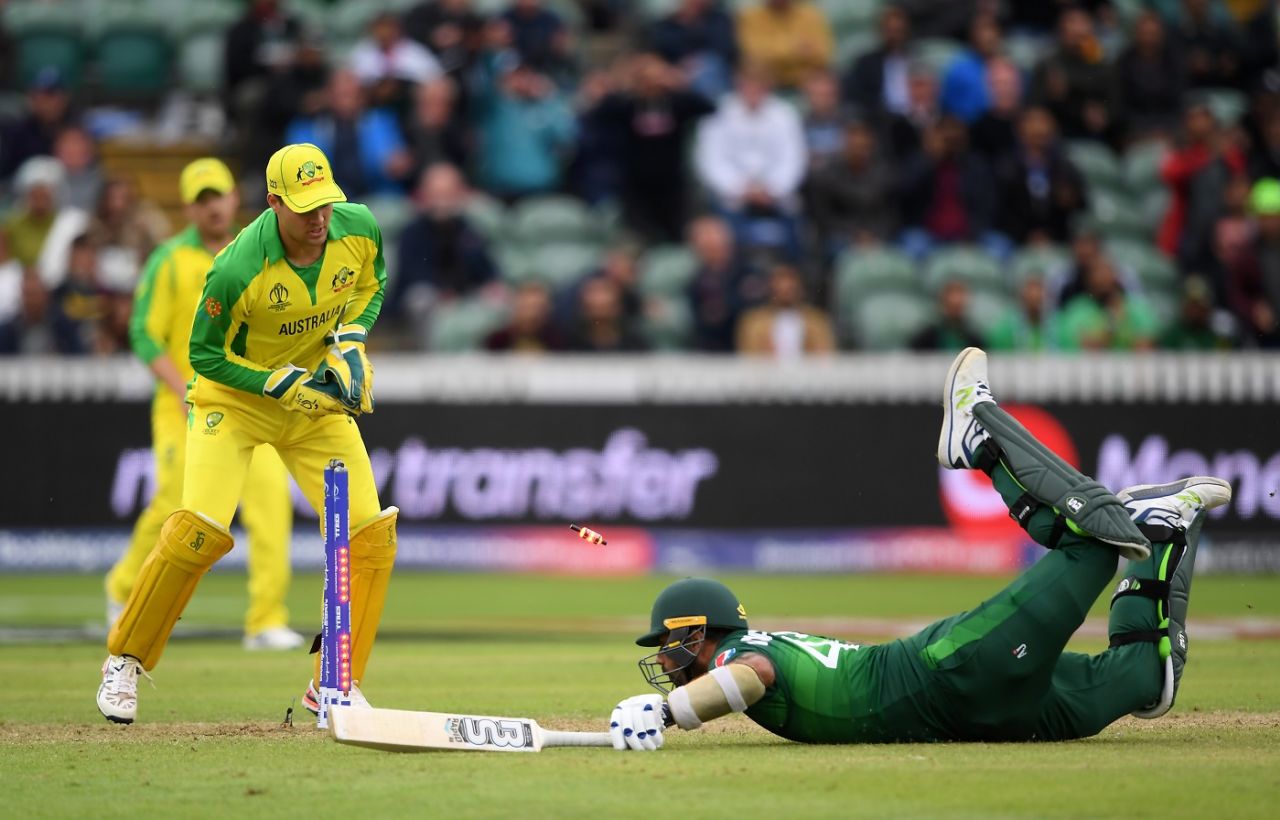 Wahab Riaz dives to make his ground as Alex Carey breaks the stumps, Australia v Pakistan, World Cup 2019, Taunton, June 12, 2019