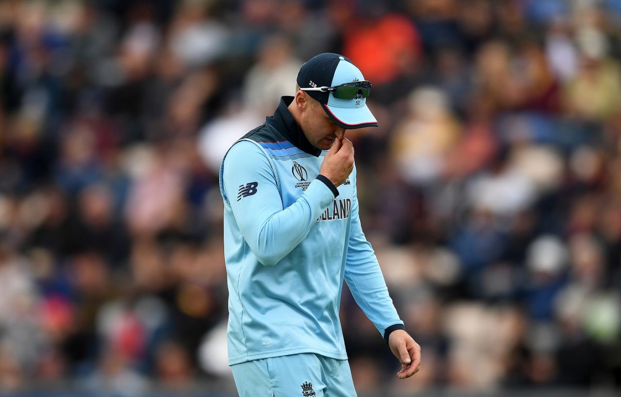 Jason Roy leaves the field after appearing to pick up an injury, England v West Indies, World Cup 2019,  Southampton, June 14, 2019