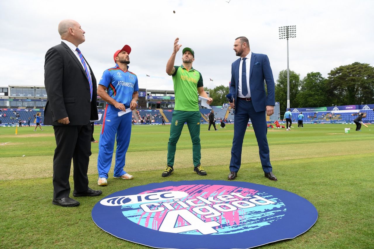 Faf du Plessis tosses the coin as Gulbadin Naib looks on, Afghanistan v South Africa, World Cup 2019, Cardiff, June 15, 2019