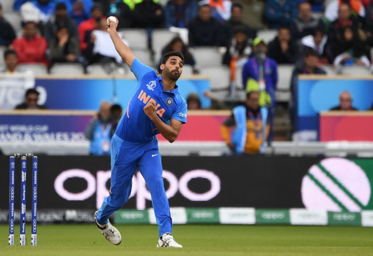 Bhuvneshwar Kumar bowls during his opening spell, India v Pakistan, World Cup 2019, Manchester, June 16, 2019