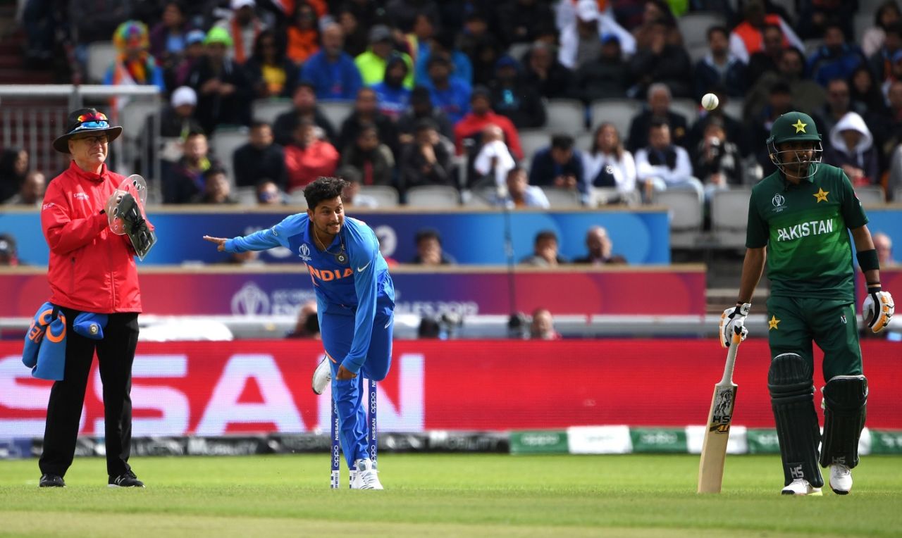 Kuldeep Yadav bowls, India v Pakistan, World Cup 2019, Manchester, June 16, 2019