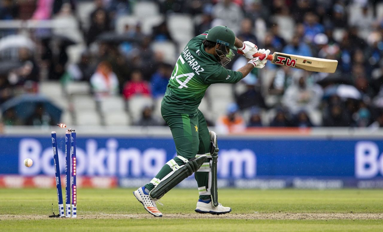 Sarfaraz Ahmed is bowled by Vijay Shankar, India v Pakistan, World Cup 2019, Manchester, June 16, 2019