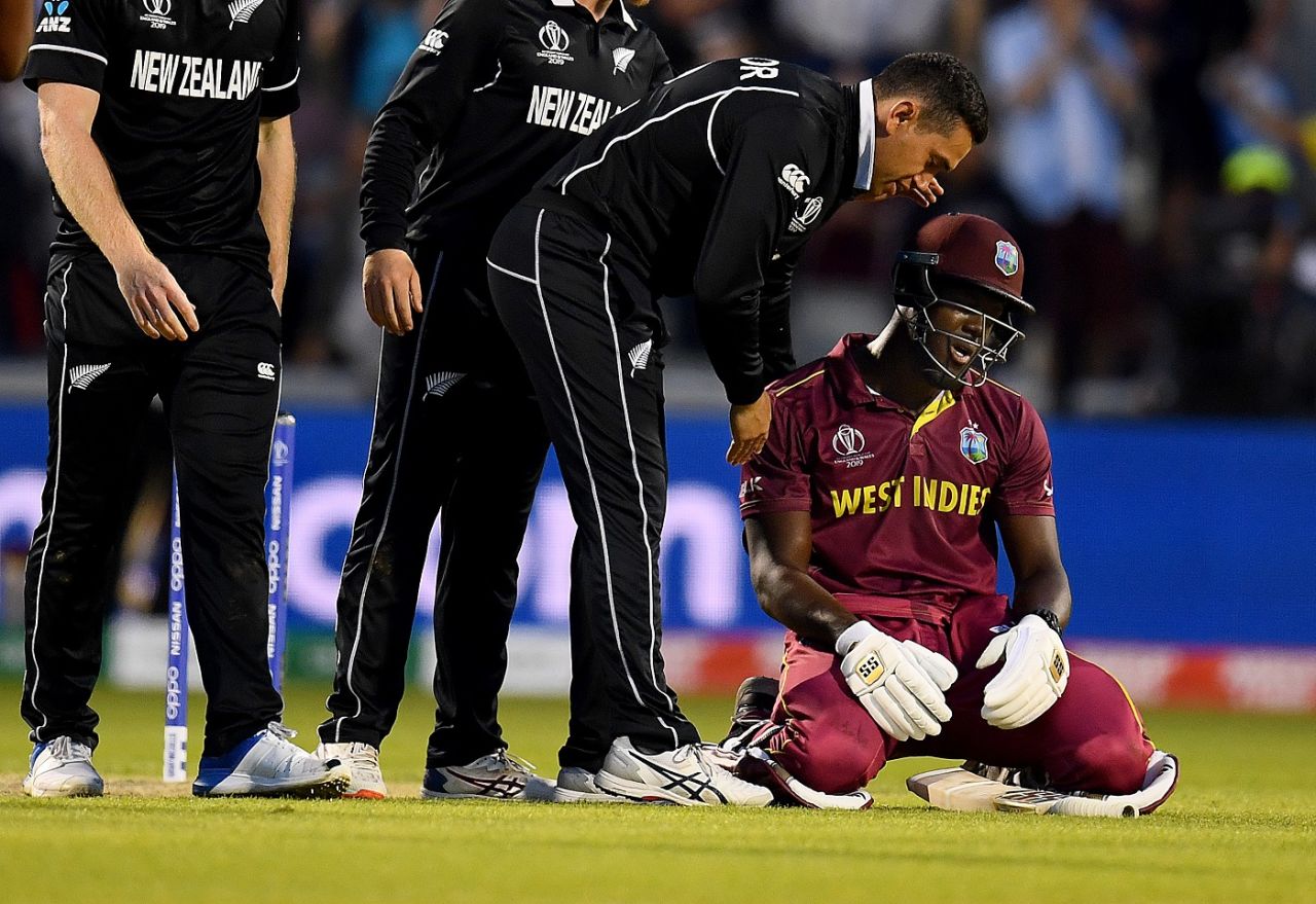 Carlos Brathwaite is consoled by Ross Taylor, New Zealand v West Indies, World Cup 2019, Manchester, June 22, 2019