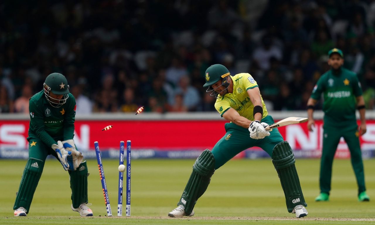 Aiden Markram is bowled by Shadab Khan, Pakistan v South Africa, World Cup 2019, Lords, June 7, 2019