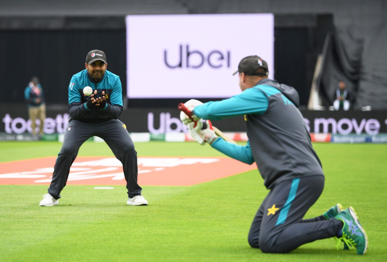 Mickey Arthur gives catching practice to Haris Sohail, New Zealand v Pakistan, World Cup 2019, Edgbaston, June 26, 2019