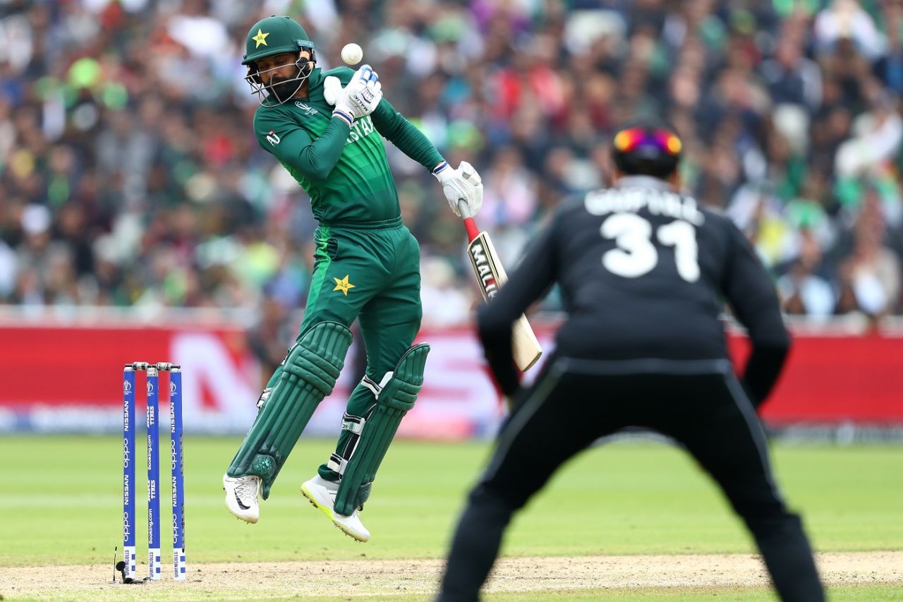 Muhammad Hafeez has trouble handling the short ball, New Zealand v Pakistan, World Cup 2019, Birmingham, June 26, 2019